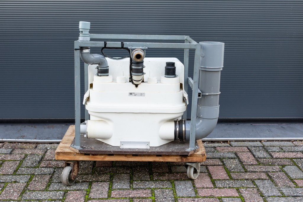 3. Vermalerpomp klein + afvoerslang 